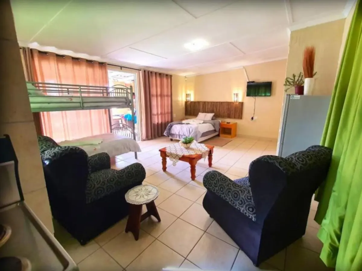 Spoelklippie Flat Room 8 in Kleinsee, 2 bunk beds and 1 single bed