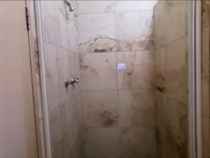 Shared shower facilities at Spoelklippie Gastehuis
